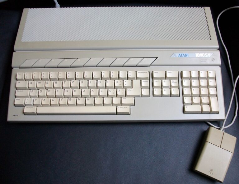 Atari 1040 STE aus der ST-Familie.