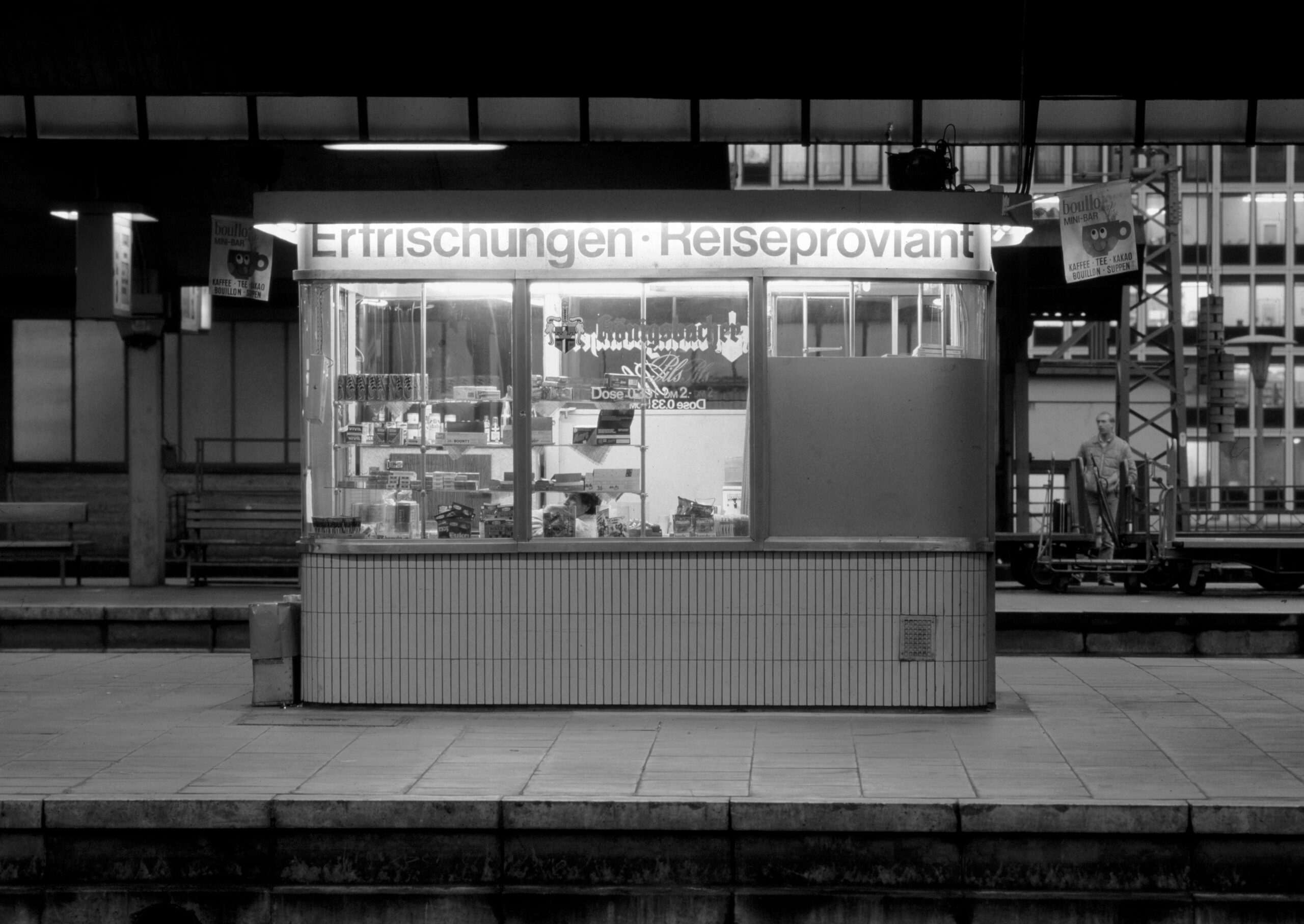 Bahnsteig-Kiosk in Koblenz Hauptbahnhof 1984
